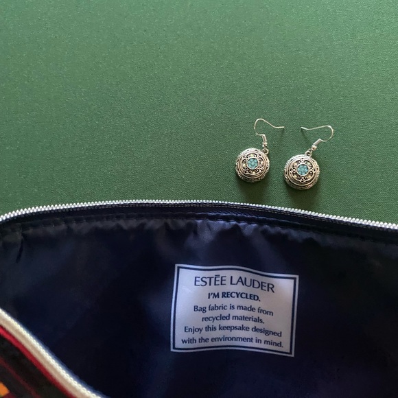 Estee Lauder New Makeup Bag w/Earrings & Lipstick - Picture 8 of 15